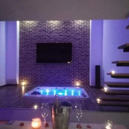Magnifique Loft Avec Jacuzzi Et Sauna Privatif Ferriere-la-Grande Bagian luar foto